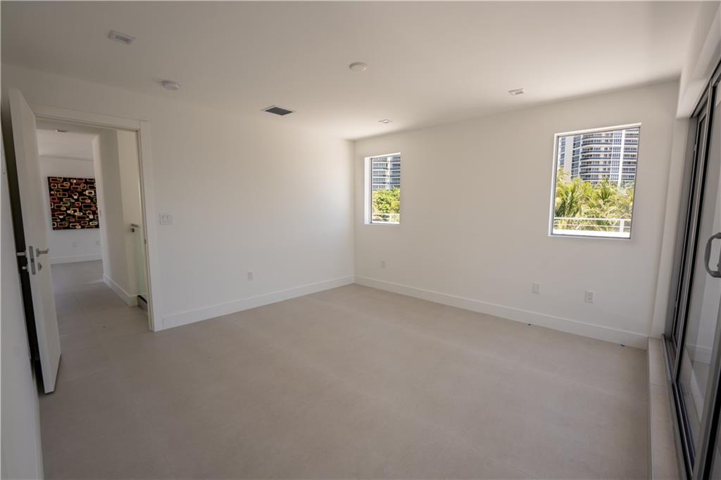 LAUDERDALE BEACH - Residential