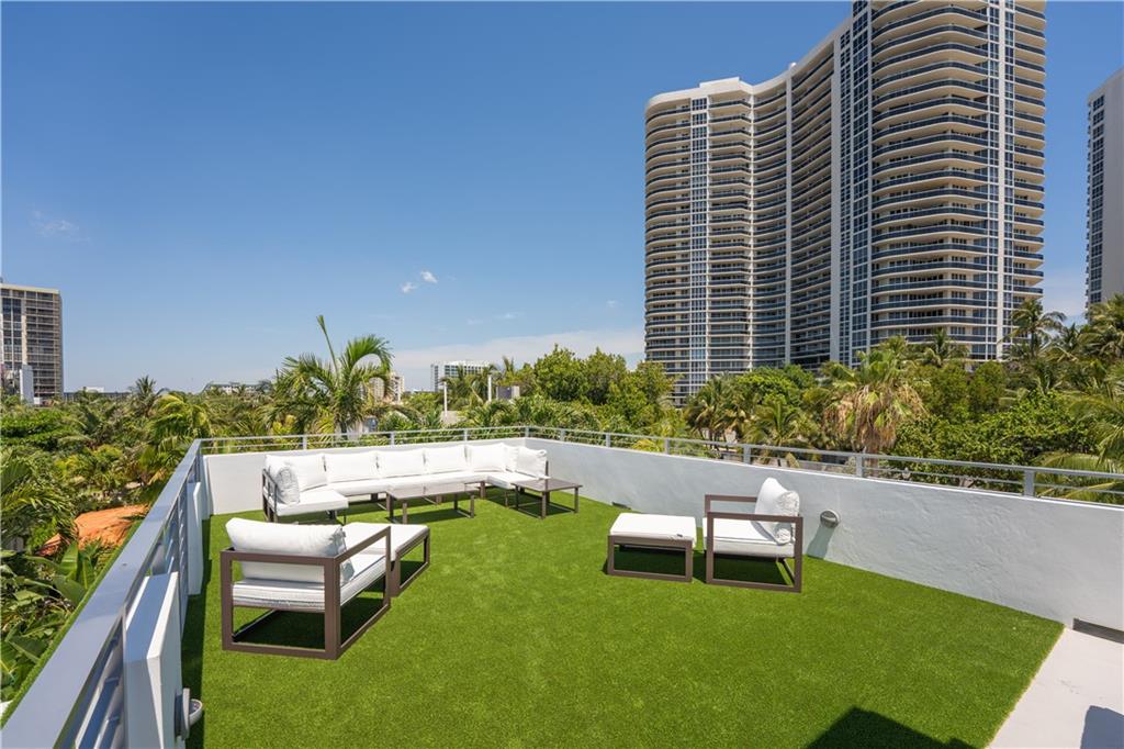 LAUDERDALE BEACH - Residential