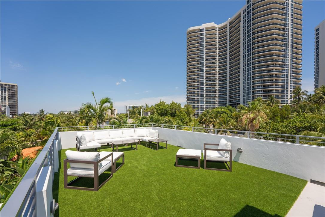 LAUDERDALE BEACH - Residential