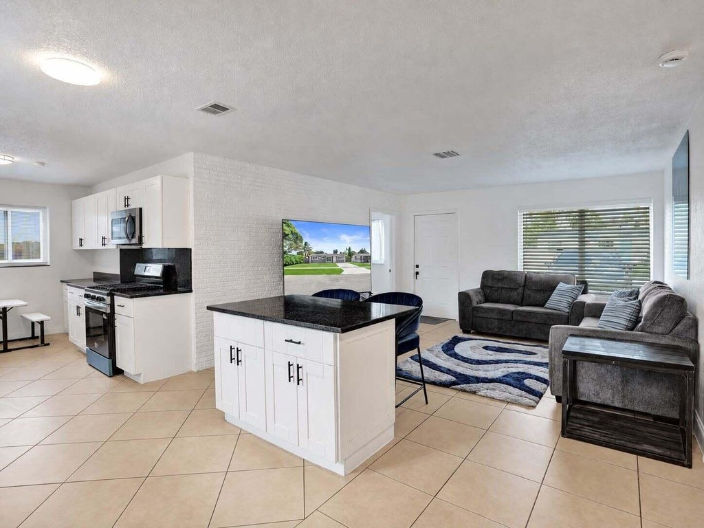 Photo of 6230 NW 18TH Court, Sunrise, FL 33313 (MLS # B26087339)