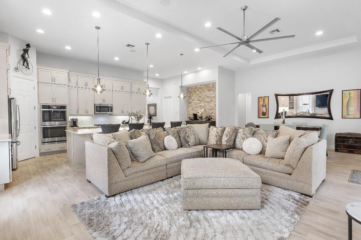 PARKLAND ROYALE - Residential