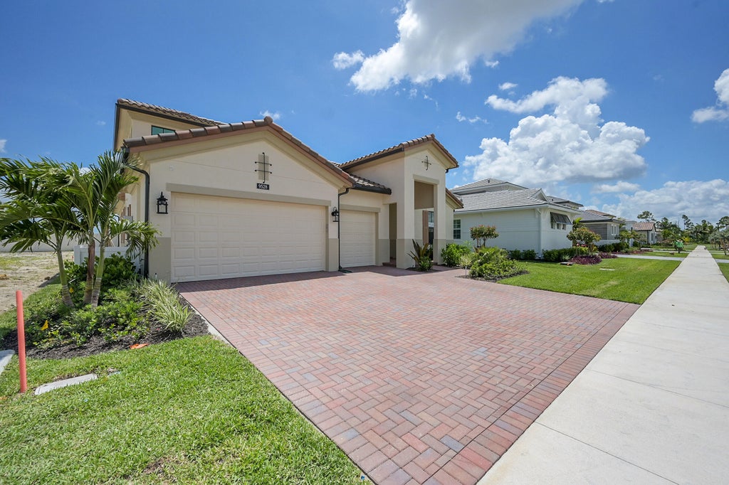 Photo of 9528 St. Germain Drive, Palm Beach Gardens, FL 33412 (MLS # B26075952)