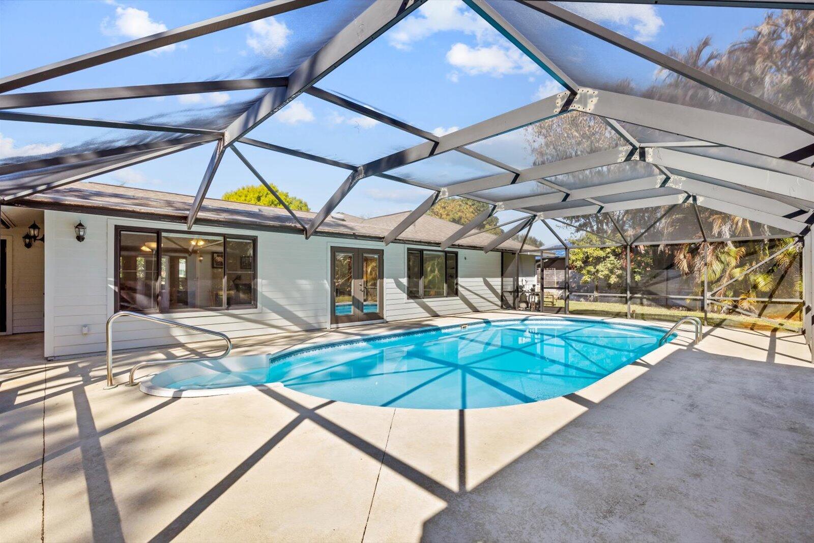 Pinecrest Lakes - Residential