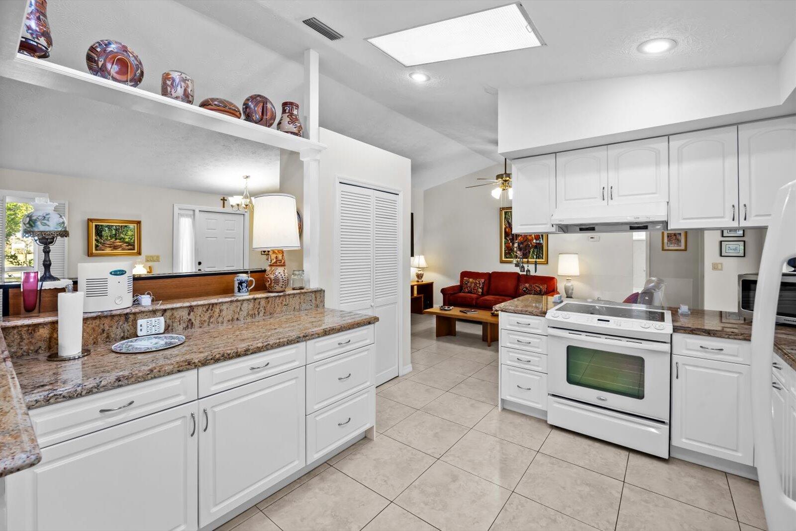 Pinecrest Lakes - Residential