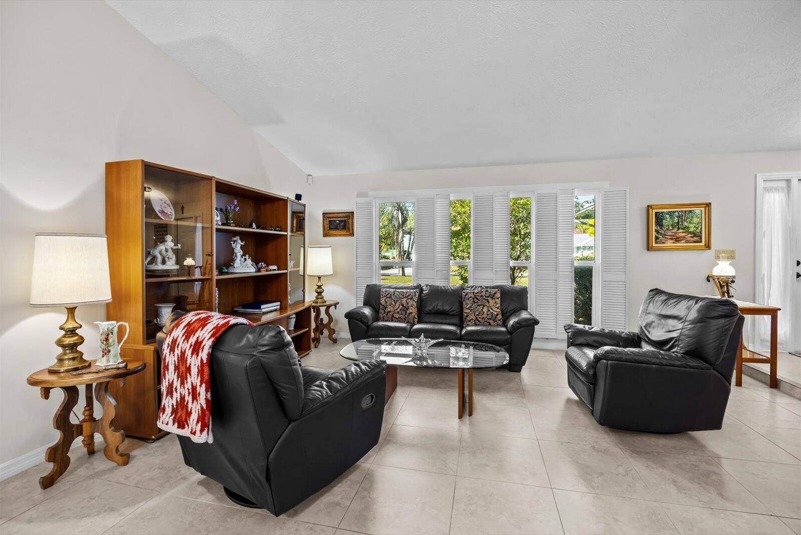 Pinecrest Lakes - Residential