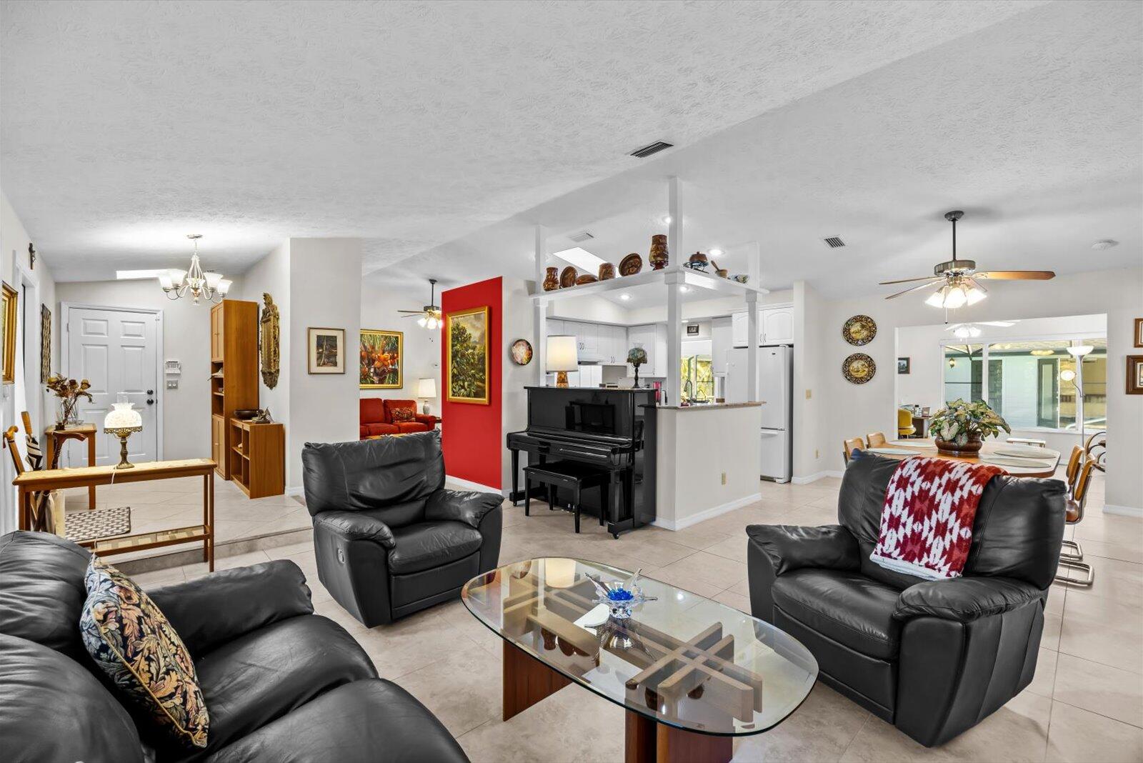 Pinecrest Lakes - Residential