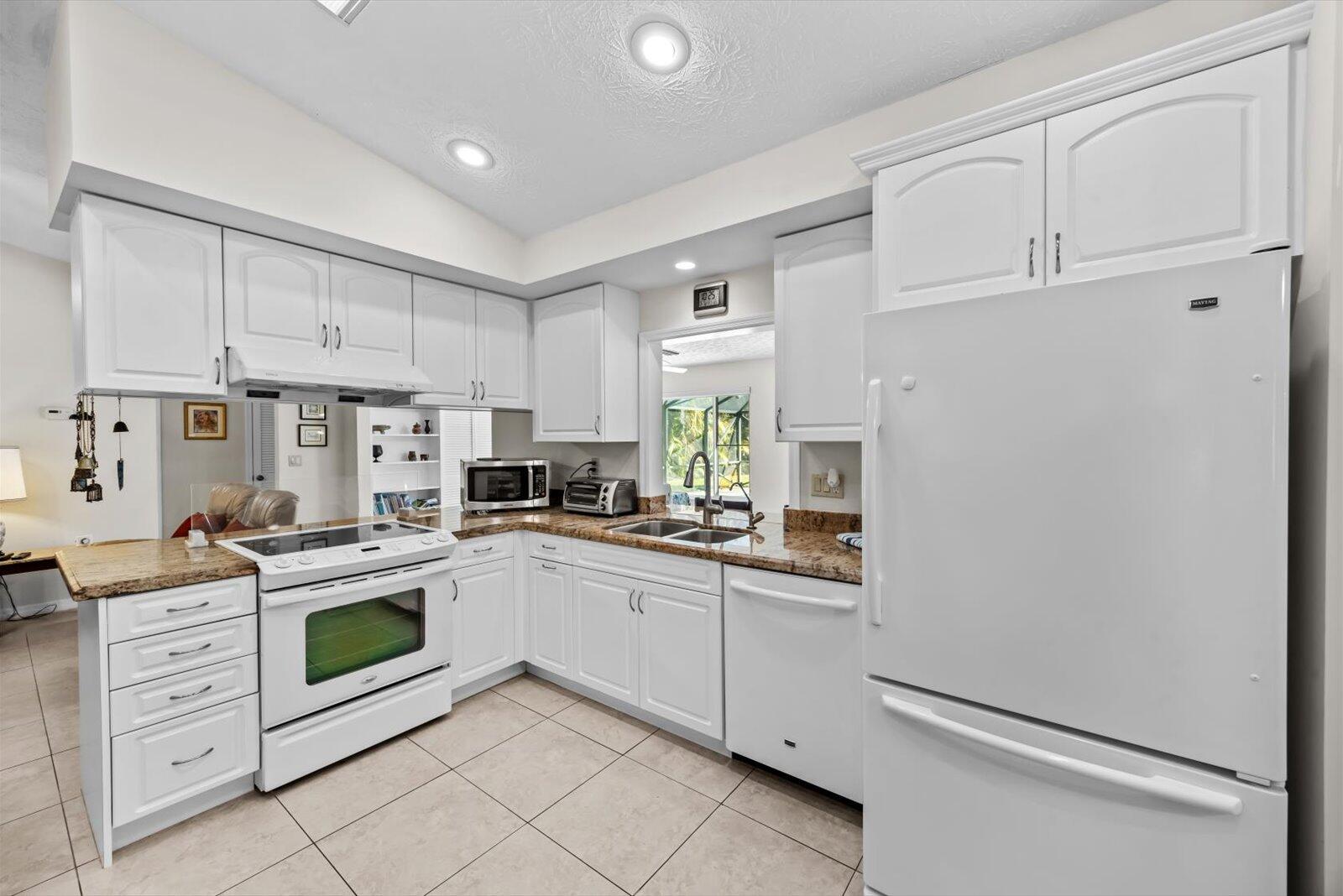 Pinecrest Lakes - Residential