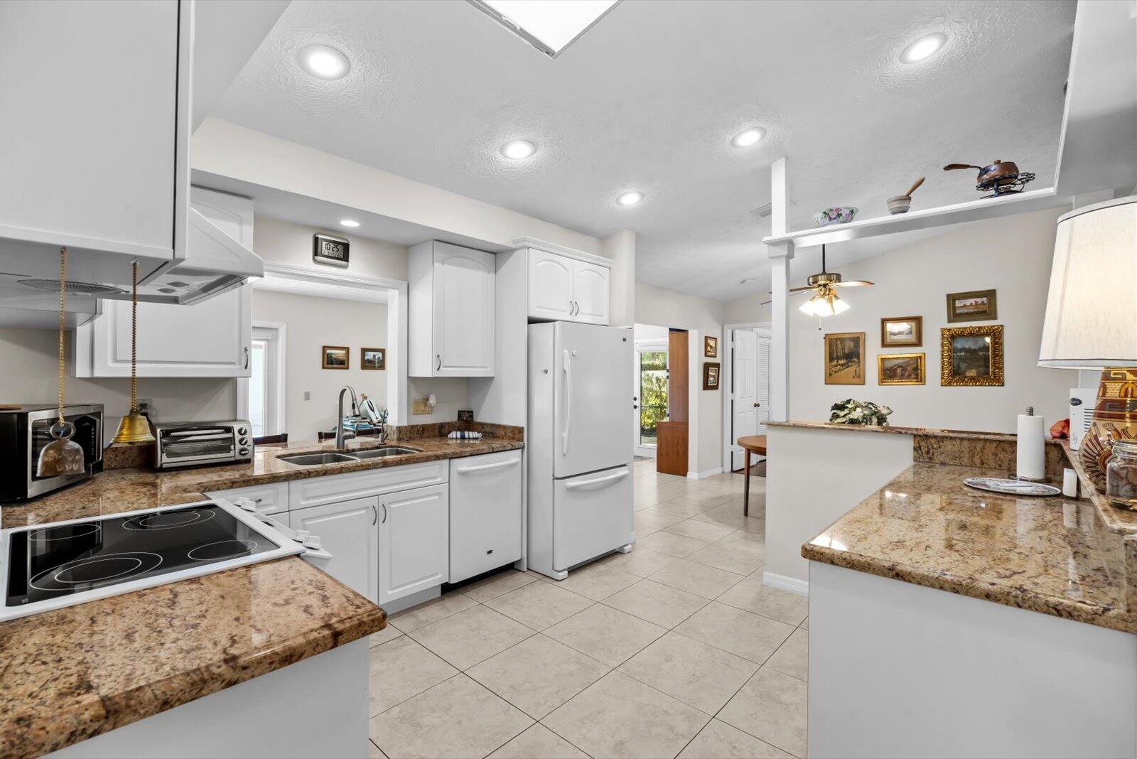 Pinecrest Lakes - Residential