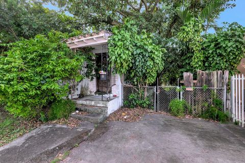 60 E 14th St Hialeah FL 33010