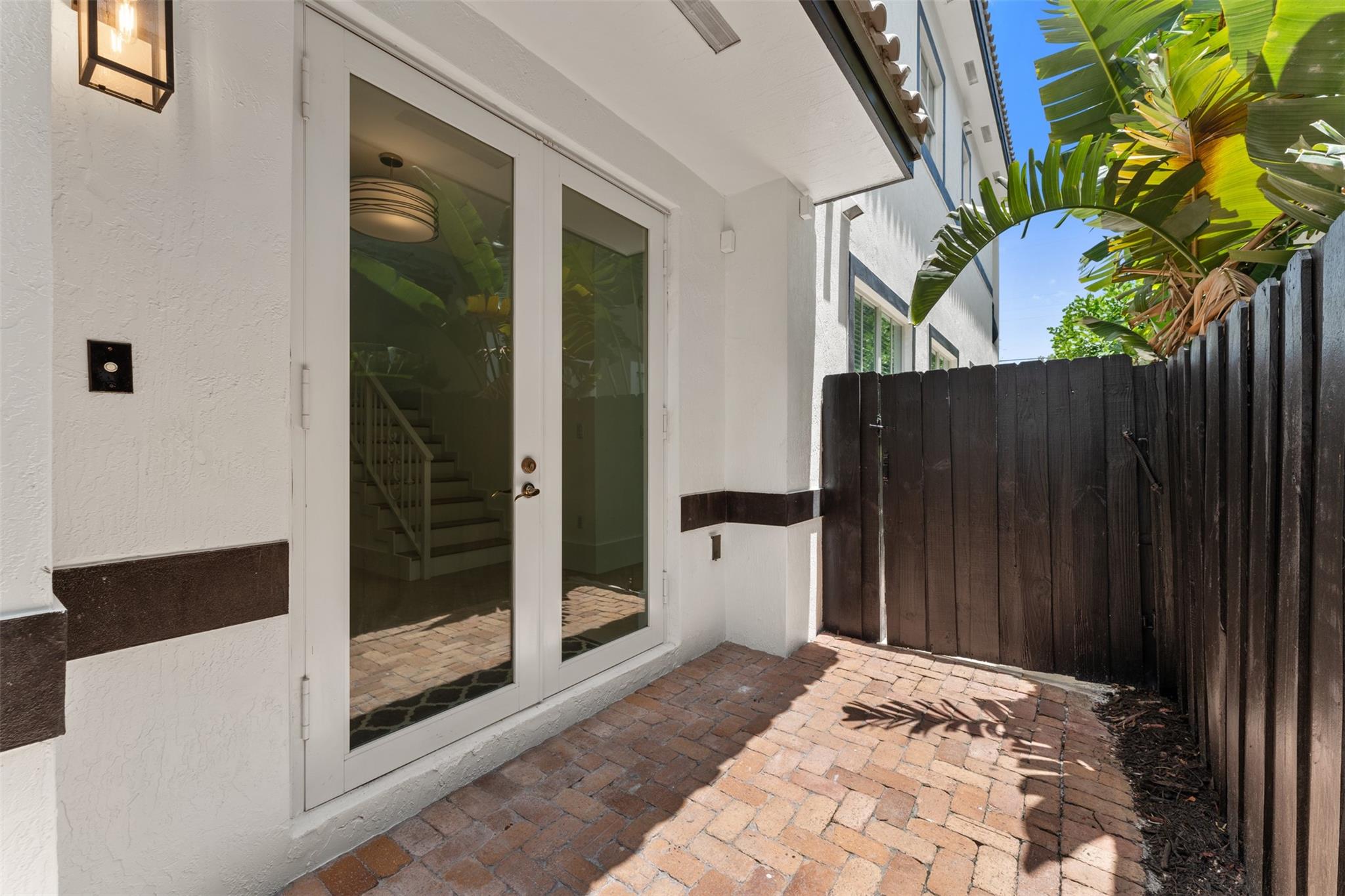 610 SW 10th St 610