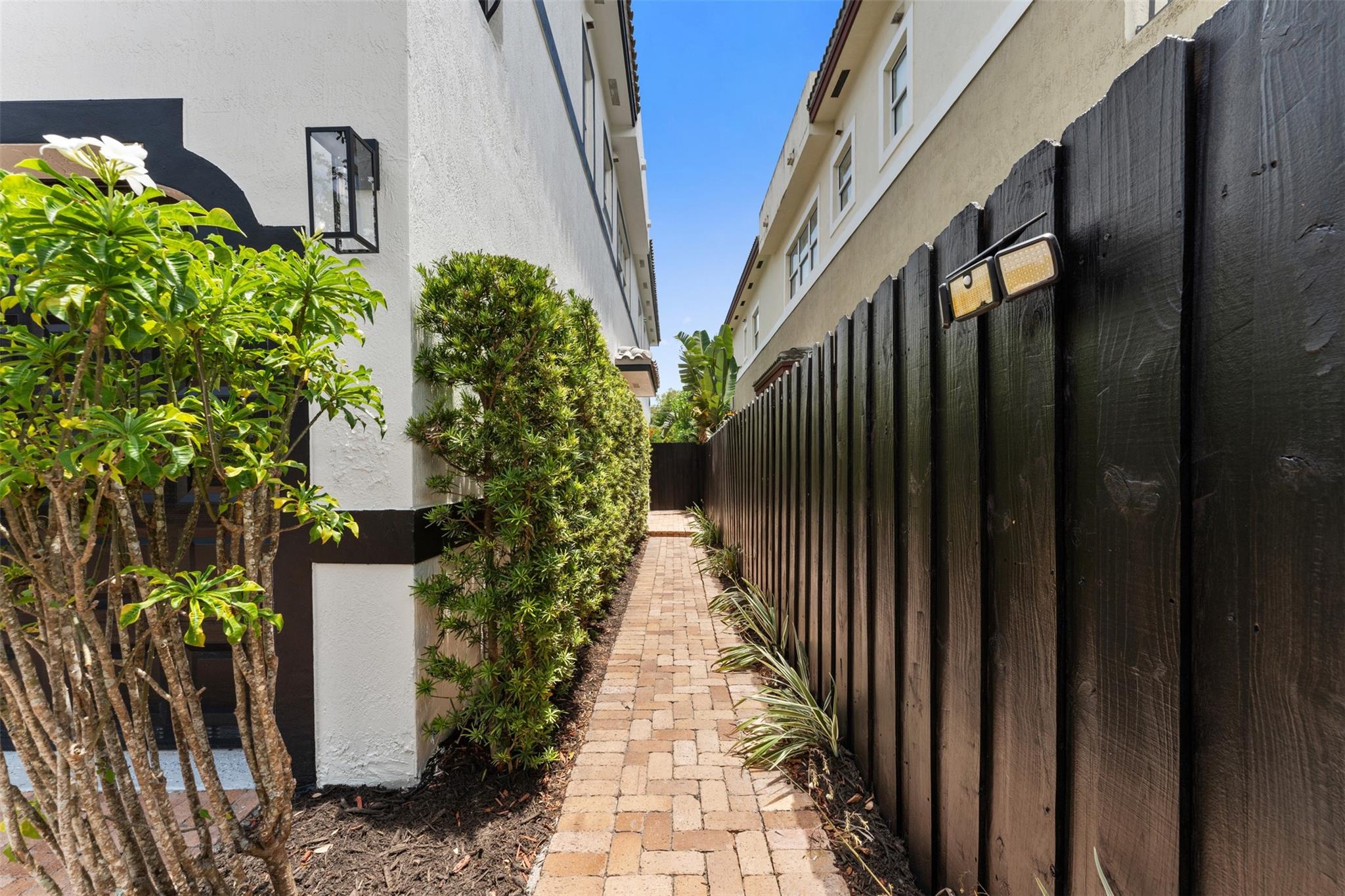 610 SW 10th St 610