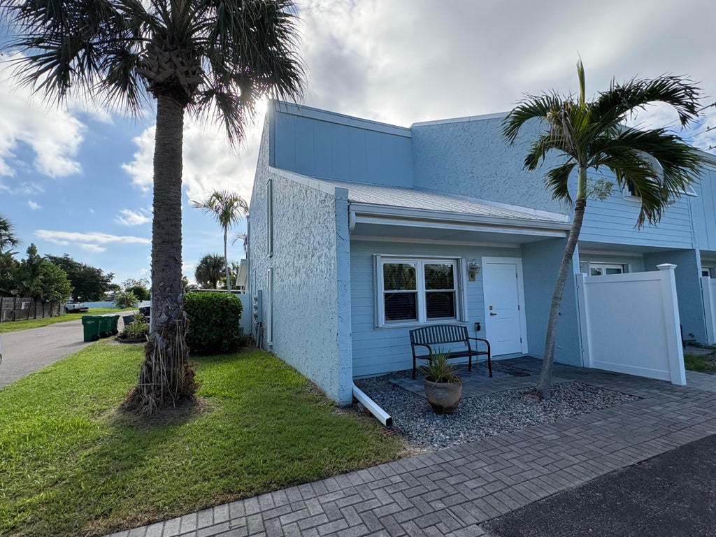 Photo of 804 Shorewinds Drive, Fort Pierce, FL 34949 (MLS # B26072492)