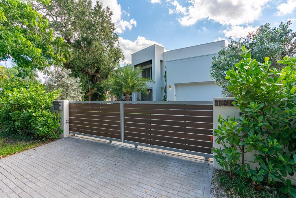 Photo of 1304 SW 9th Street, Fort Lauderdale, FL 33312 (MLS # B26051871)