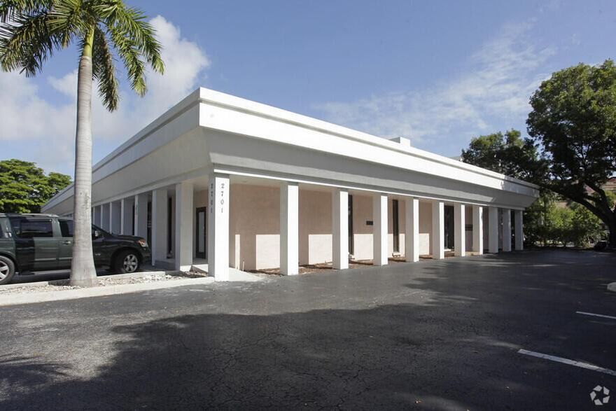 OFFICE BUILDING EAST OF FEDERAL HWY CLOSE TO INTRA-COASTAL AND BEACH. ALL 5 BAYS TENANT OCCUPIED