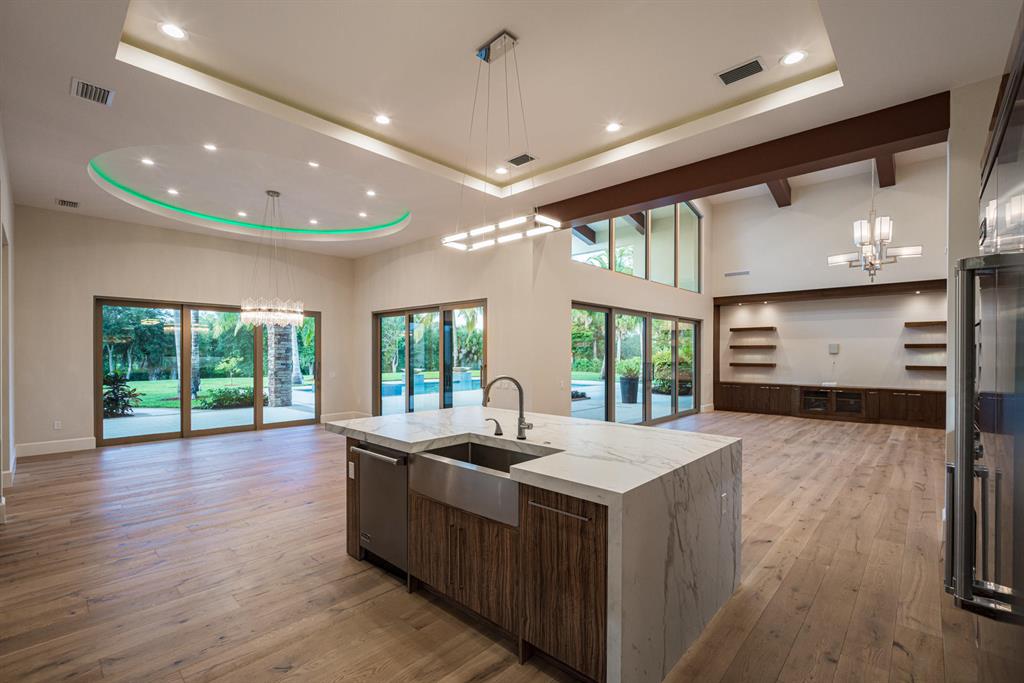 HORSESHOE ACRES - Residential