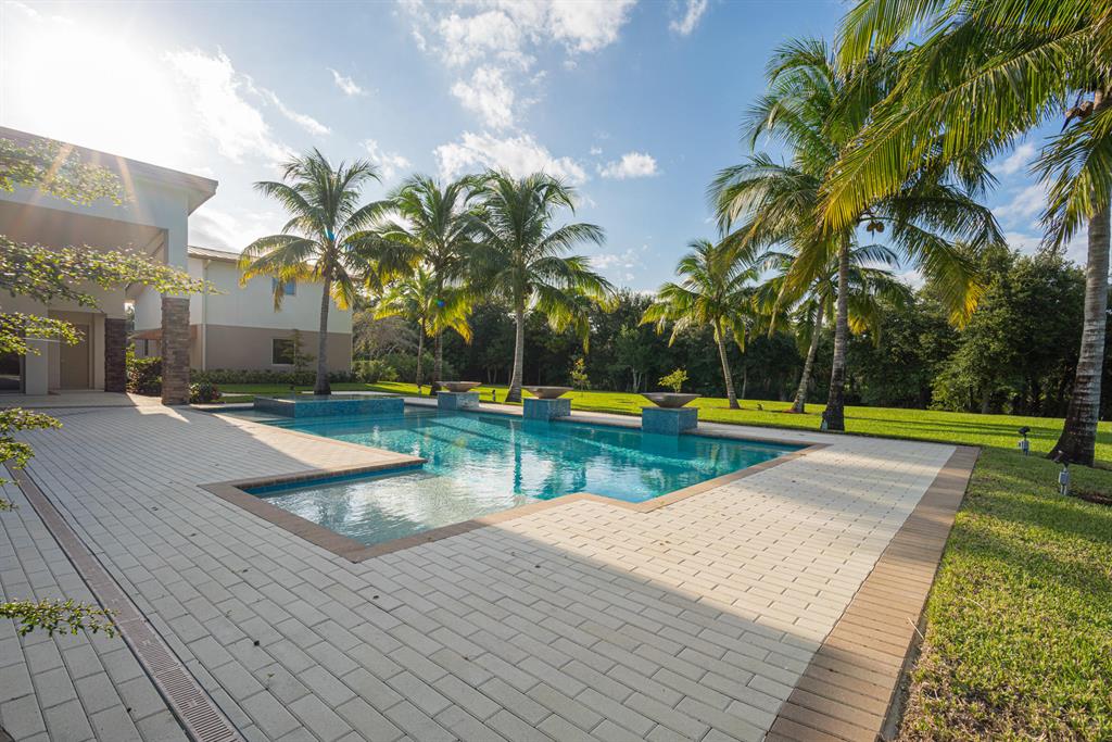 HORSESHOE ACRES - Residential