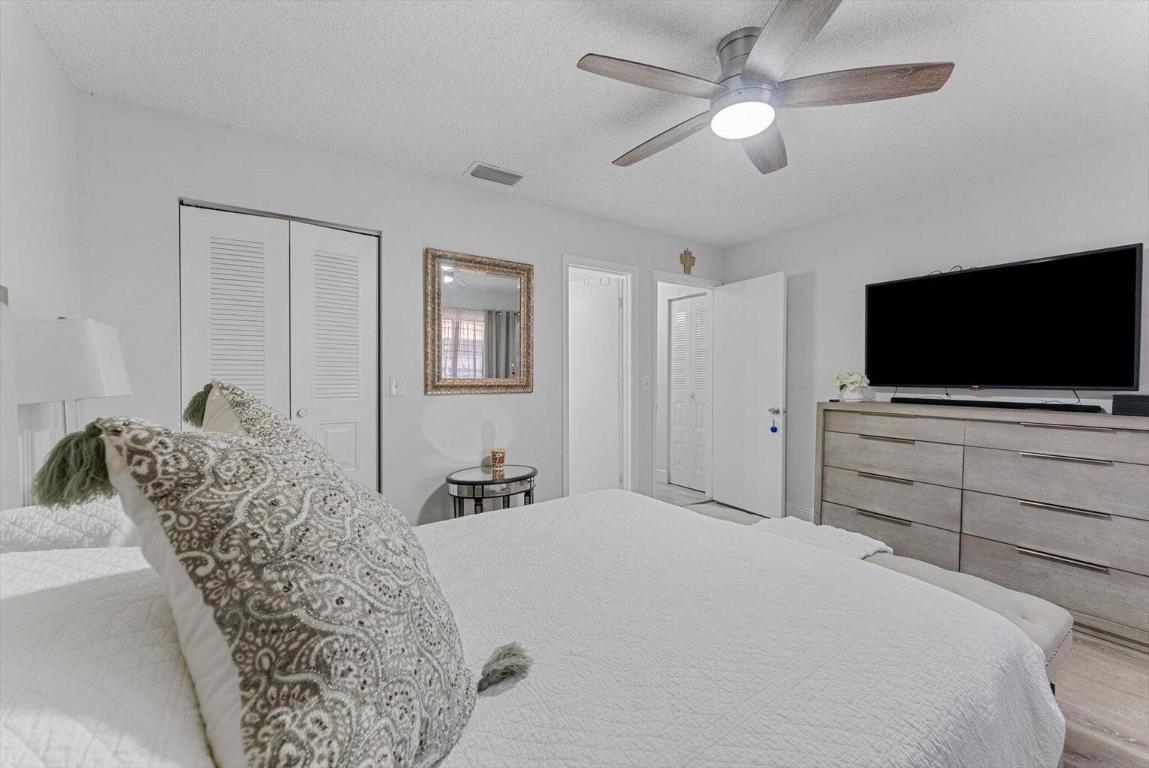 LEES CROSSING 1 TWNHS - Residential Lease