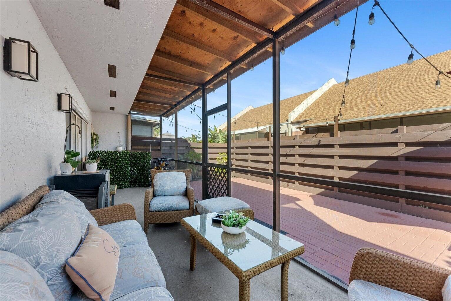 LEES CROSSING 1 TWNHS - Residential Lease