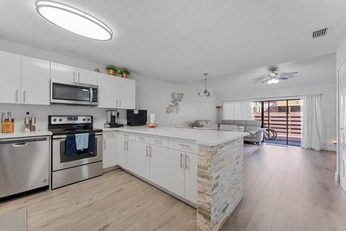 LEES CROSSING 1 TWNHS - Residential Lease