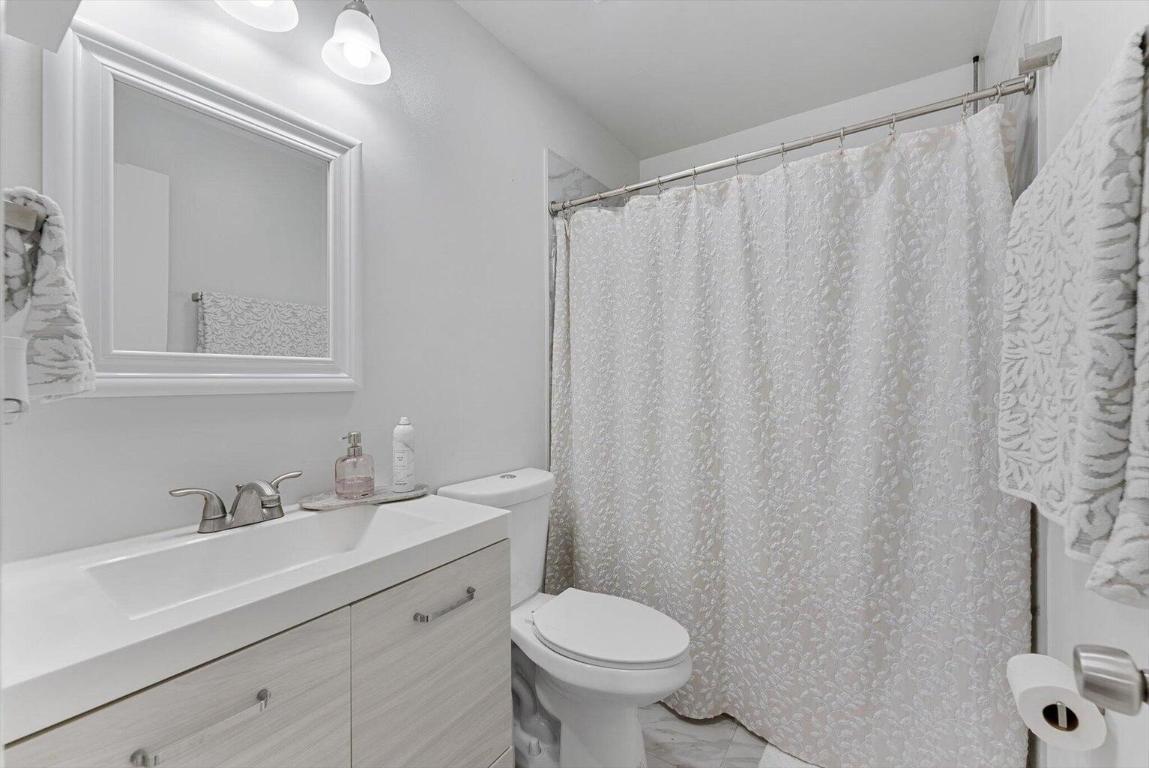 LEES CROSSING 1 TWNHS - Residential Lease