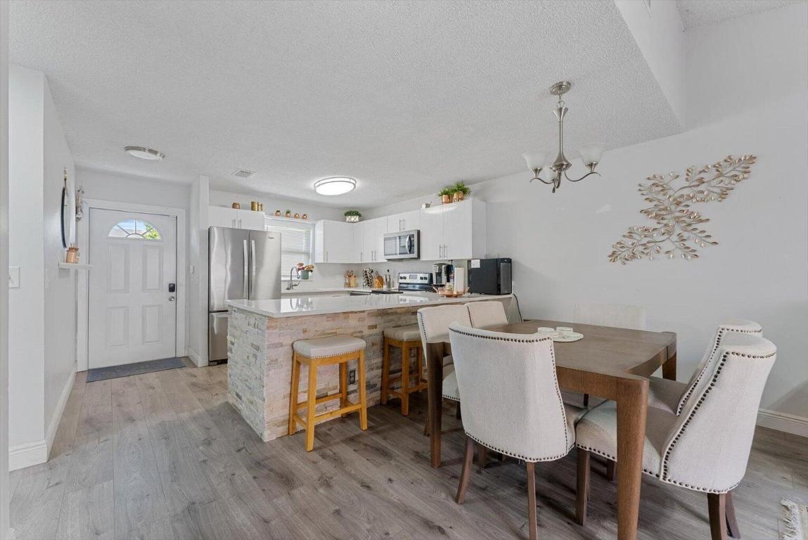 LEES CROSSING 1 TWNHS - Residential Lease