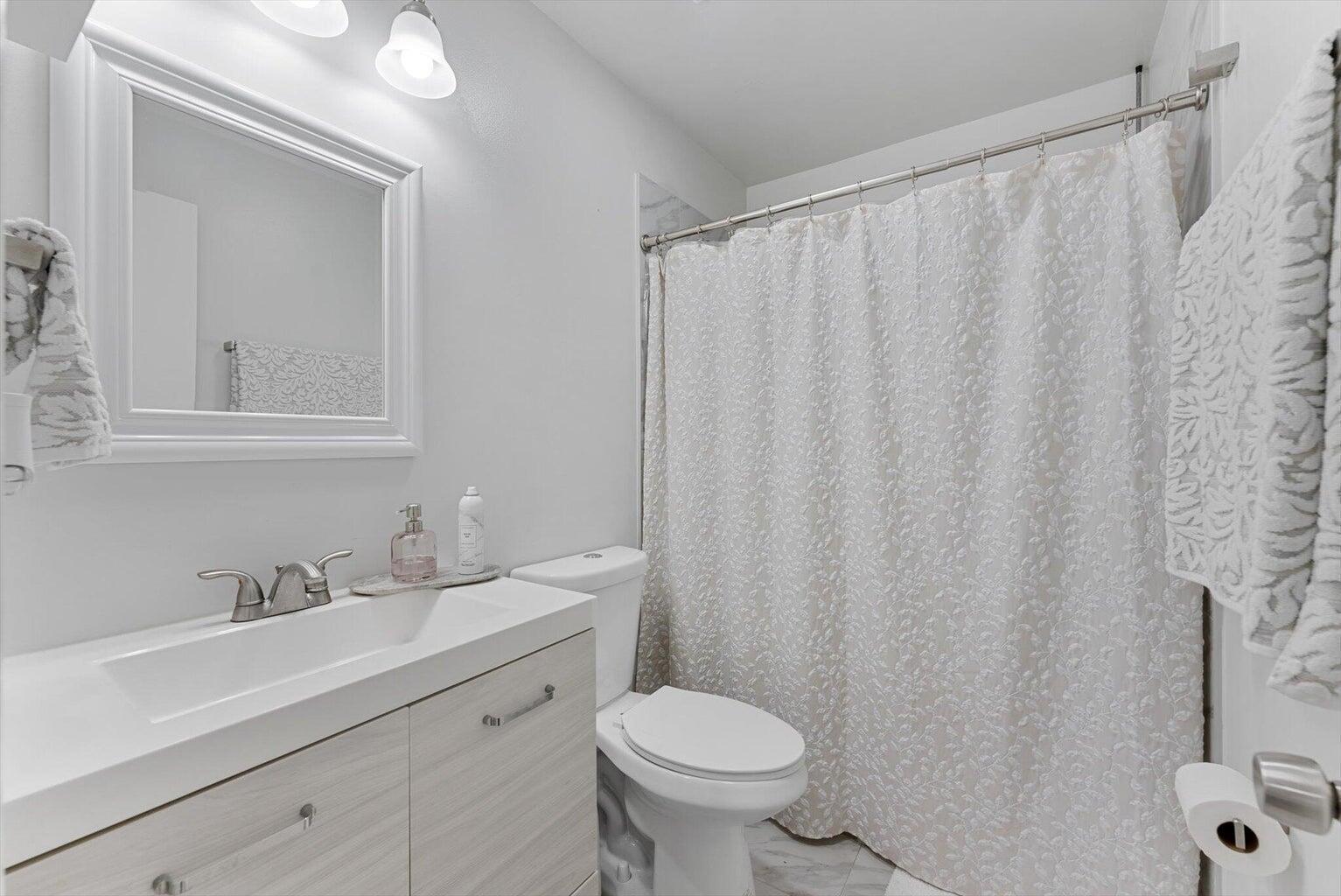 LEES CROSSING 1 TWNHS - Residential Lease