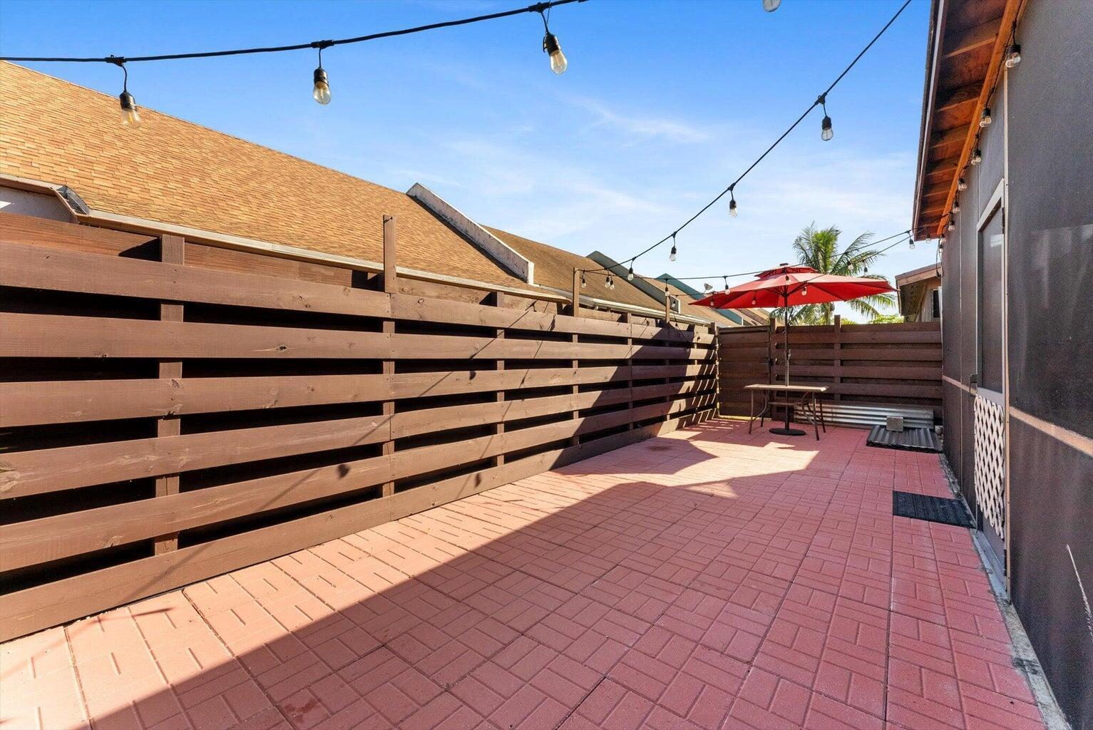 LEES CROSSING 1 TWNHS - Residential Lease