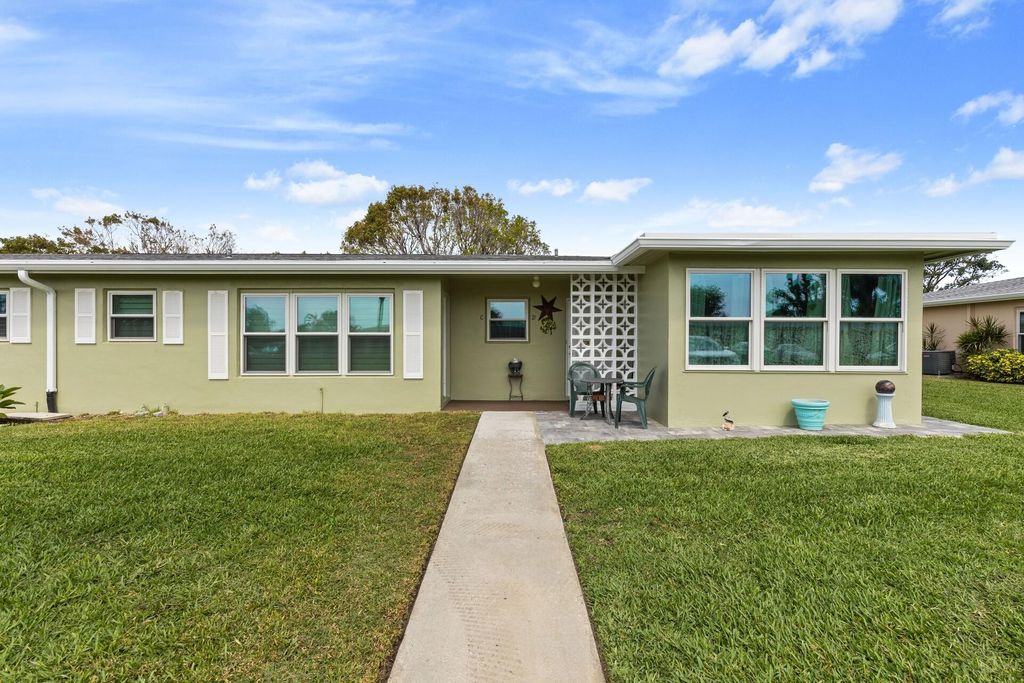 Photo of 275 High Point Boulevard #D, Boynton Beach, FL 33435 (MLS # R10967611)