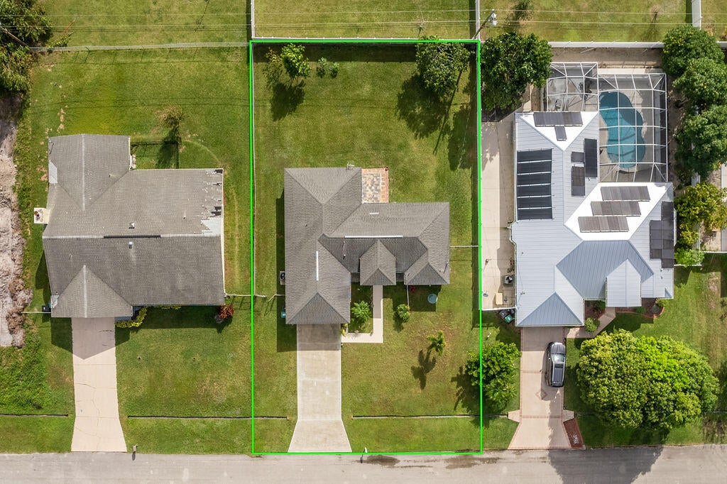 Photo of 958 SW Jaslo Avenue, Port Saint Lucie, FL 34953 (MLS # R10944087)