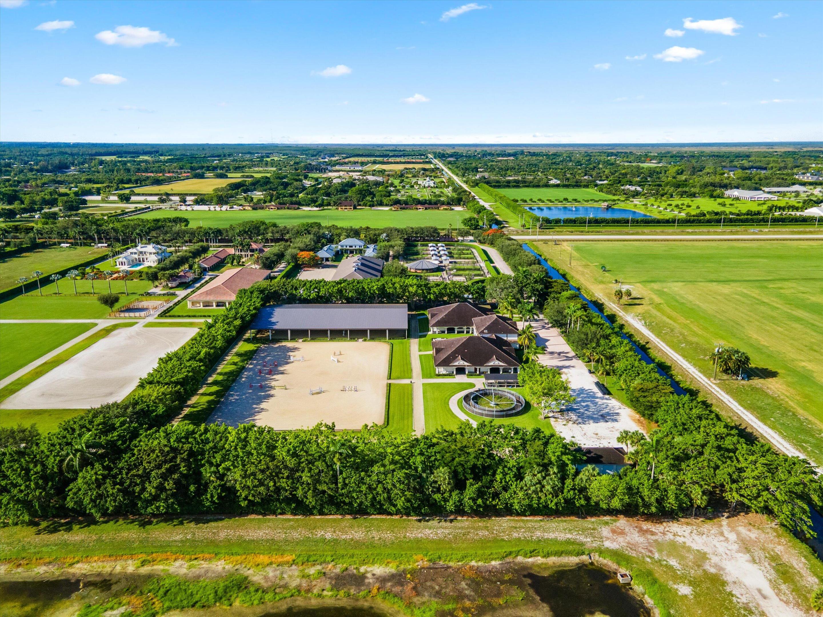 FARMS AT EQUESTRIAN CLUB - Land