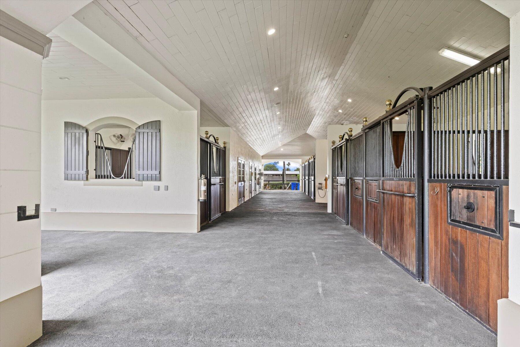 FARMS AT EQUESTRIAN CLUB - Residential Lease