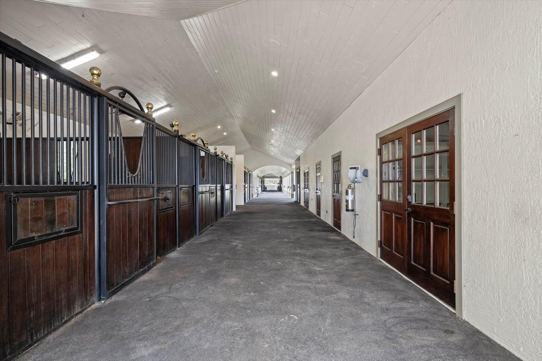 FARMS AT EQUESTRIAN CLUB - Residential Lease