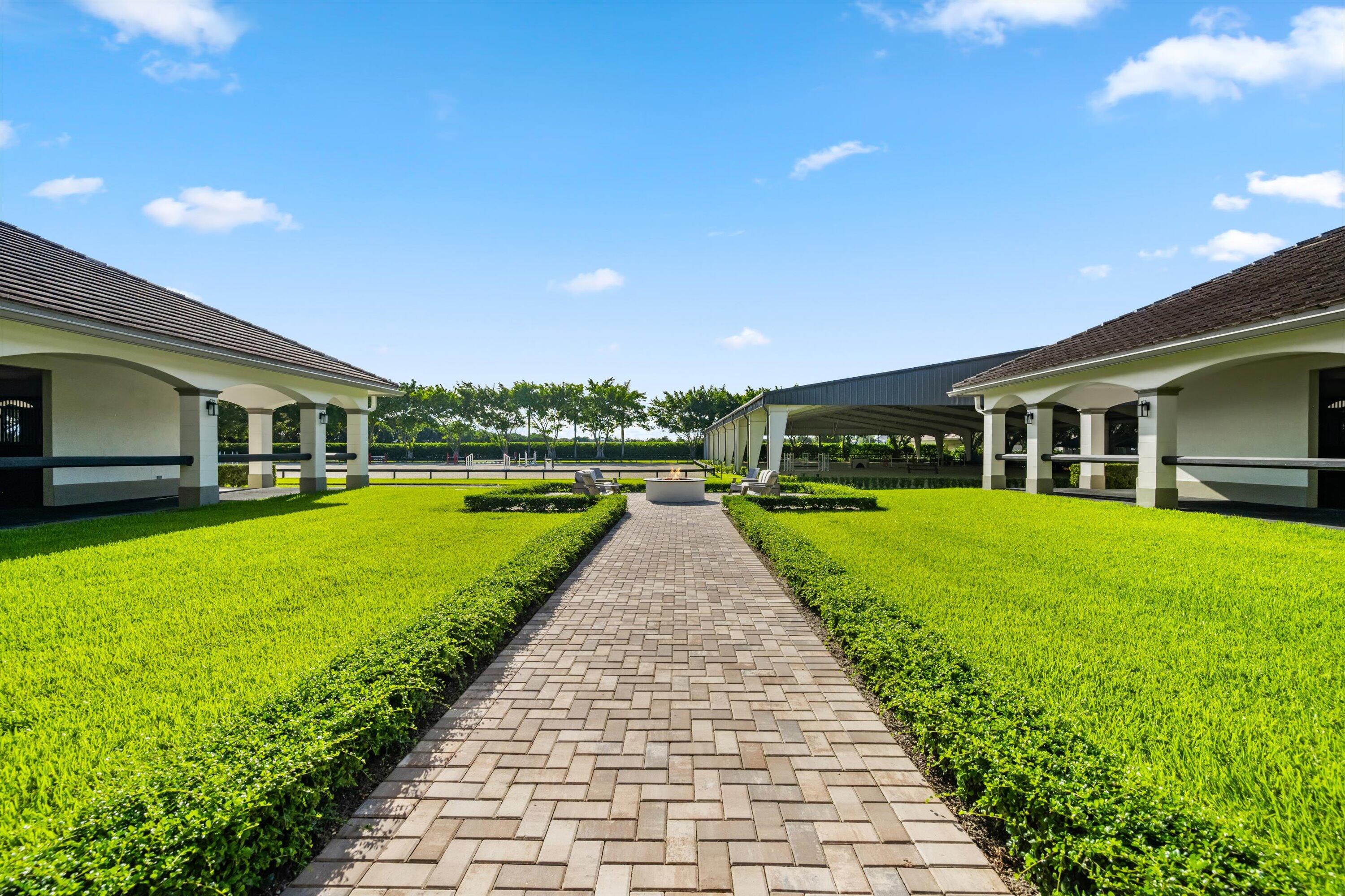 FARMS AT EQUESTRIAN CLUB - Residential Lease