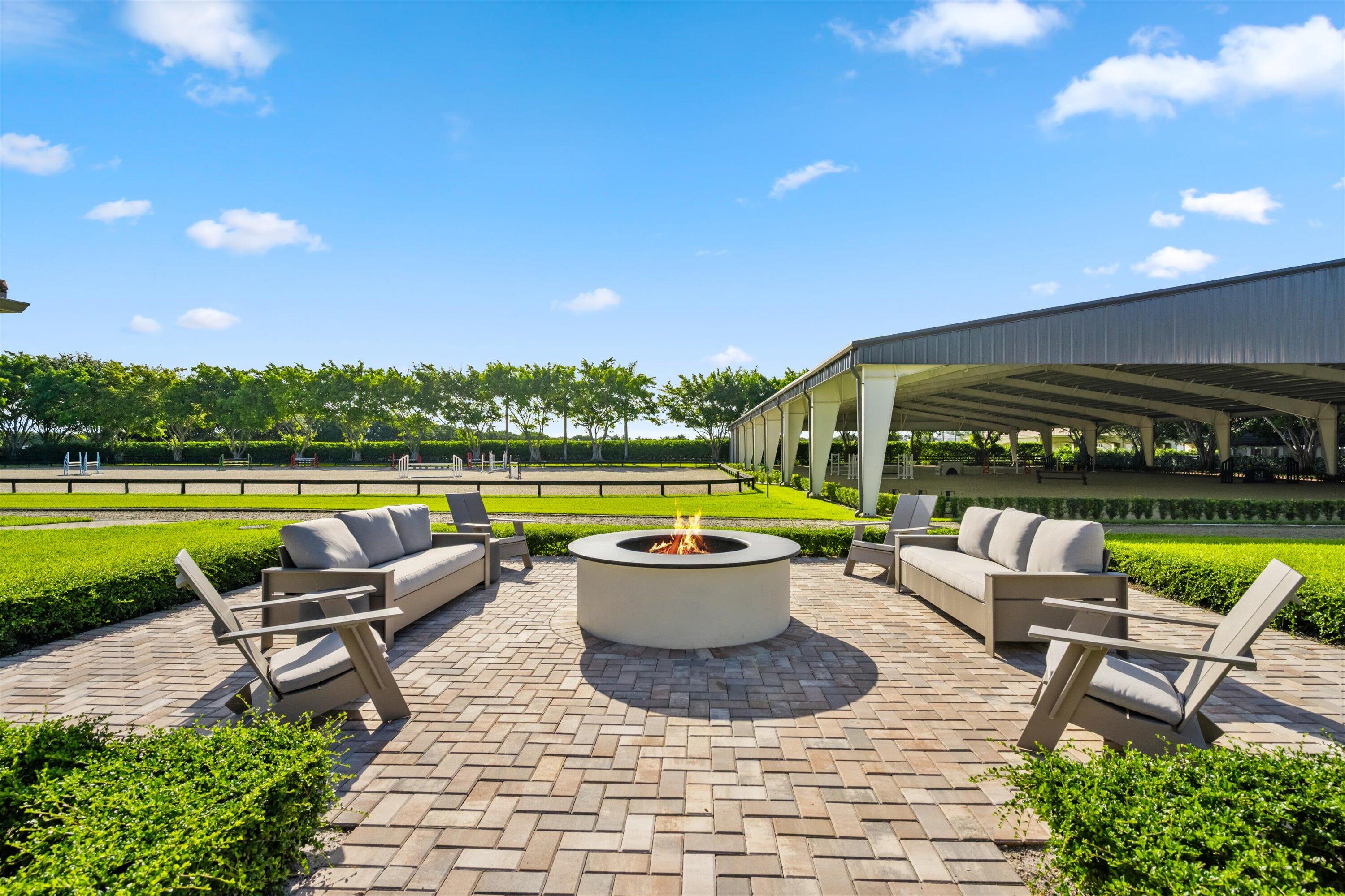 FARMS AT EQUESTRIAN CLUB - Residential Lease