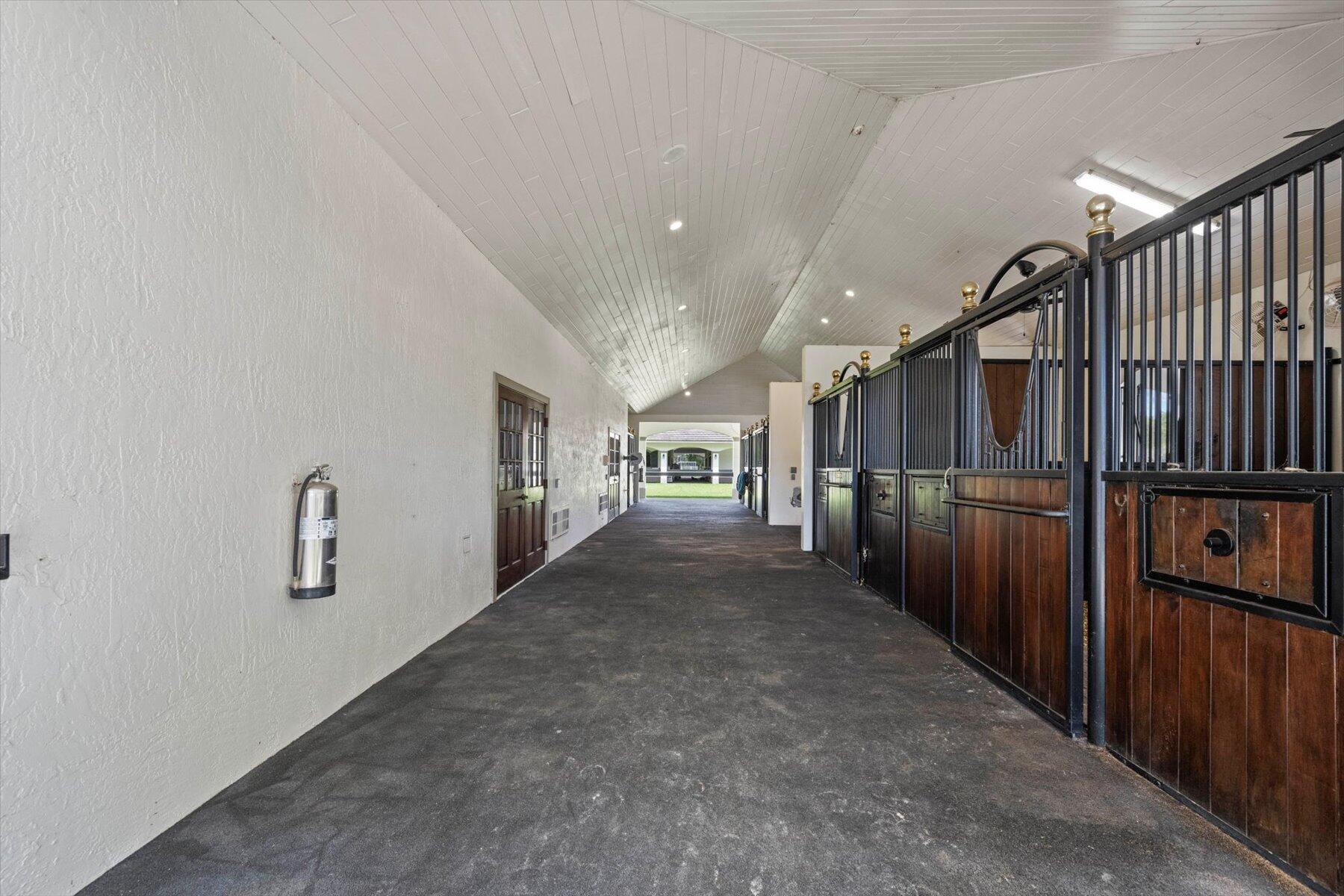 FARMS AT EQUESTRIAN CLUB - Residential Lease