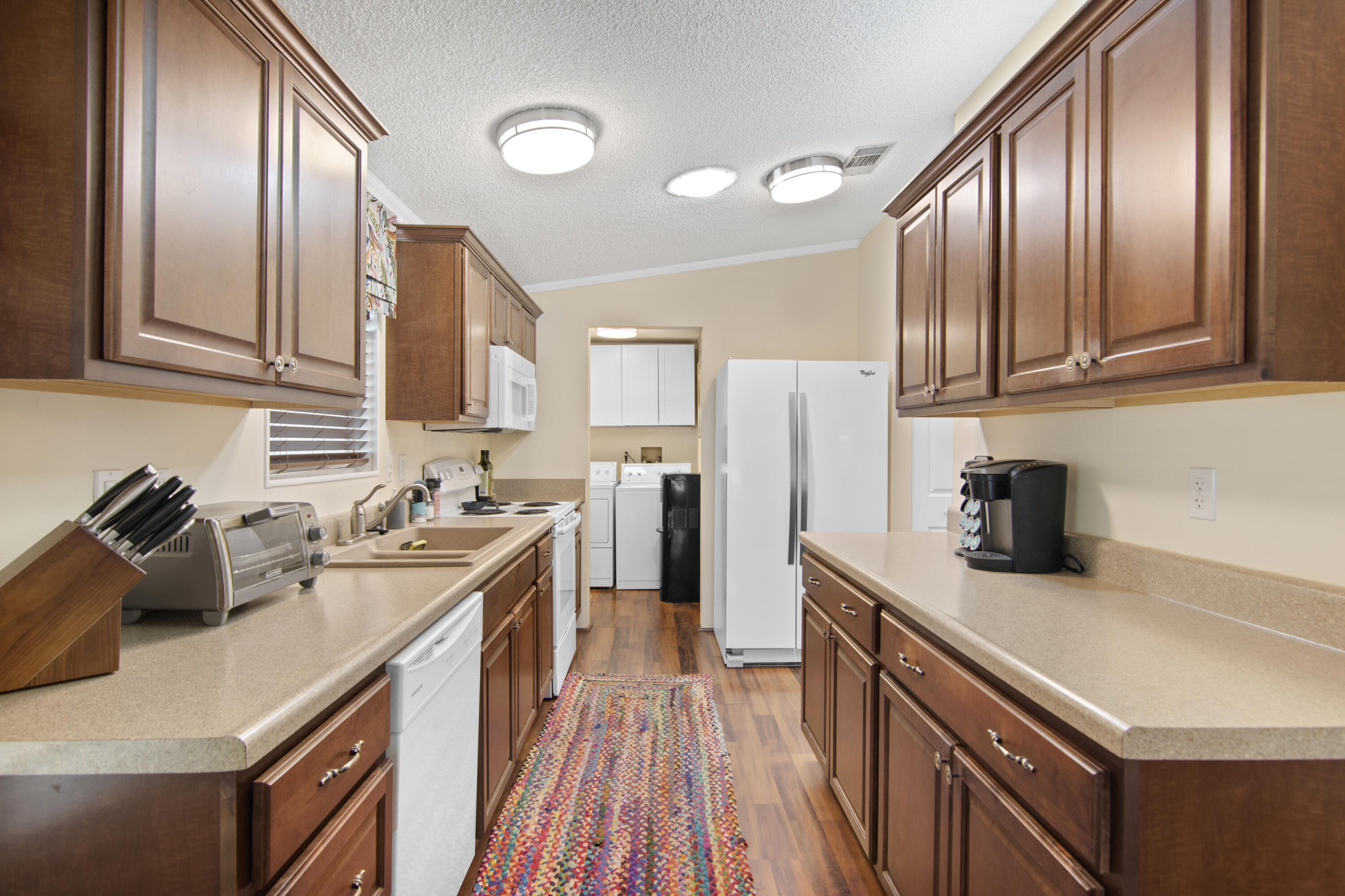 TROPICAL ISLES - Residential