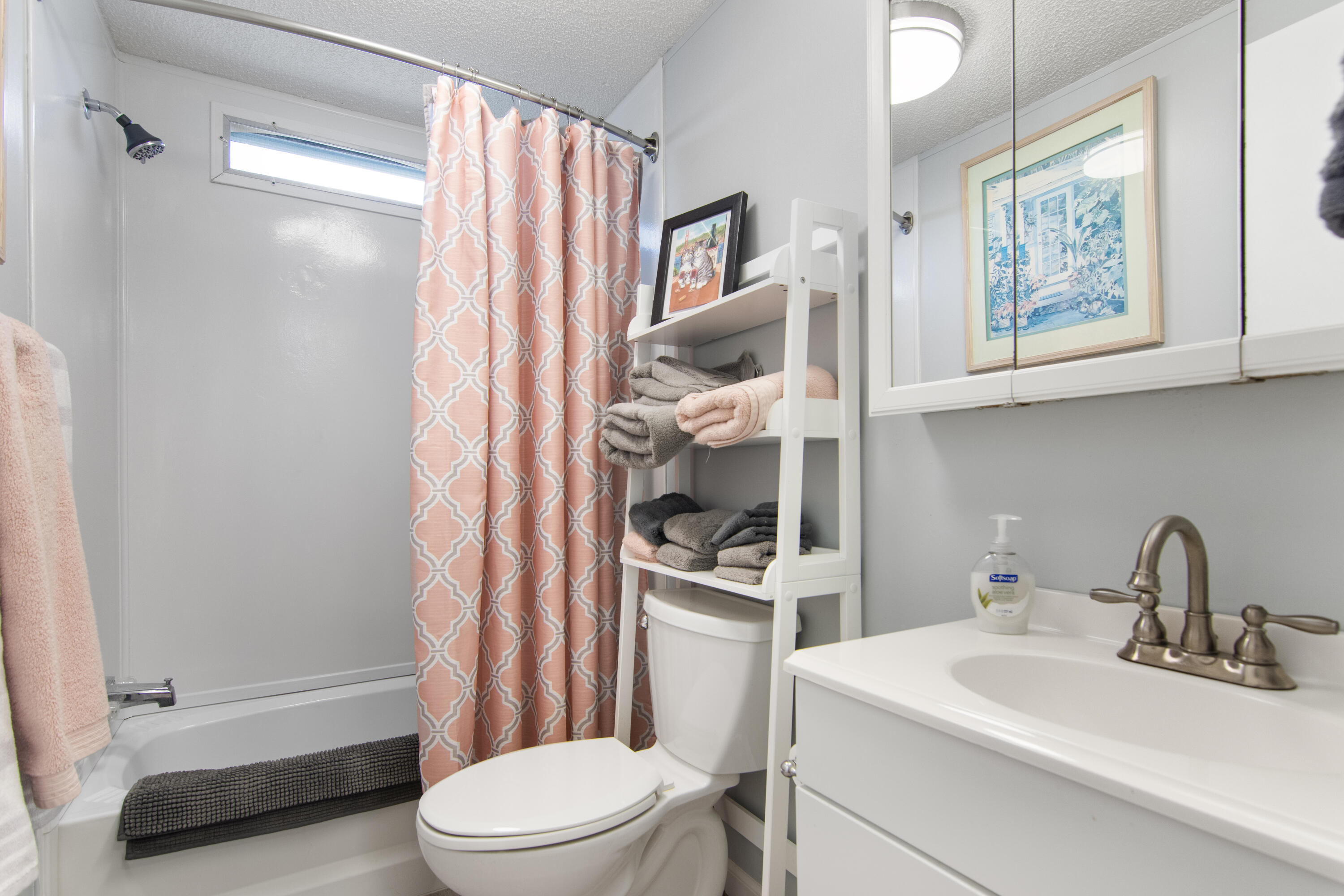 TROPICAL ISLES - Residential