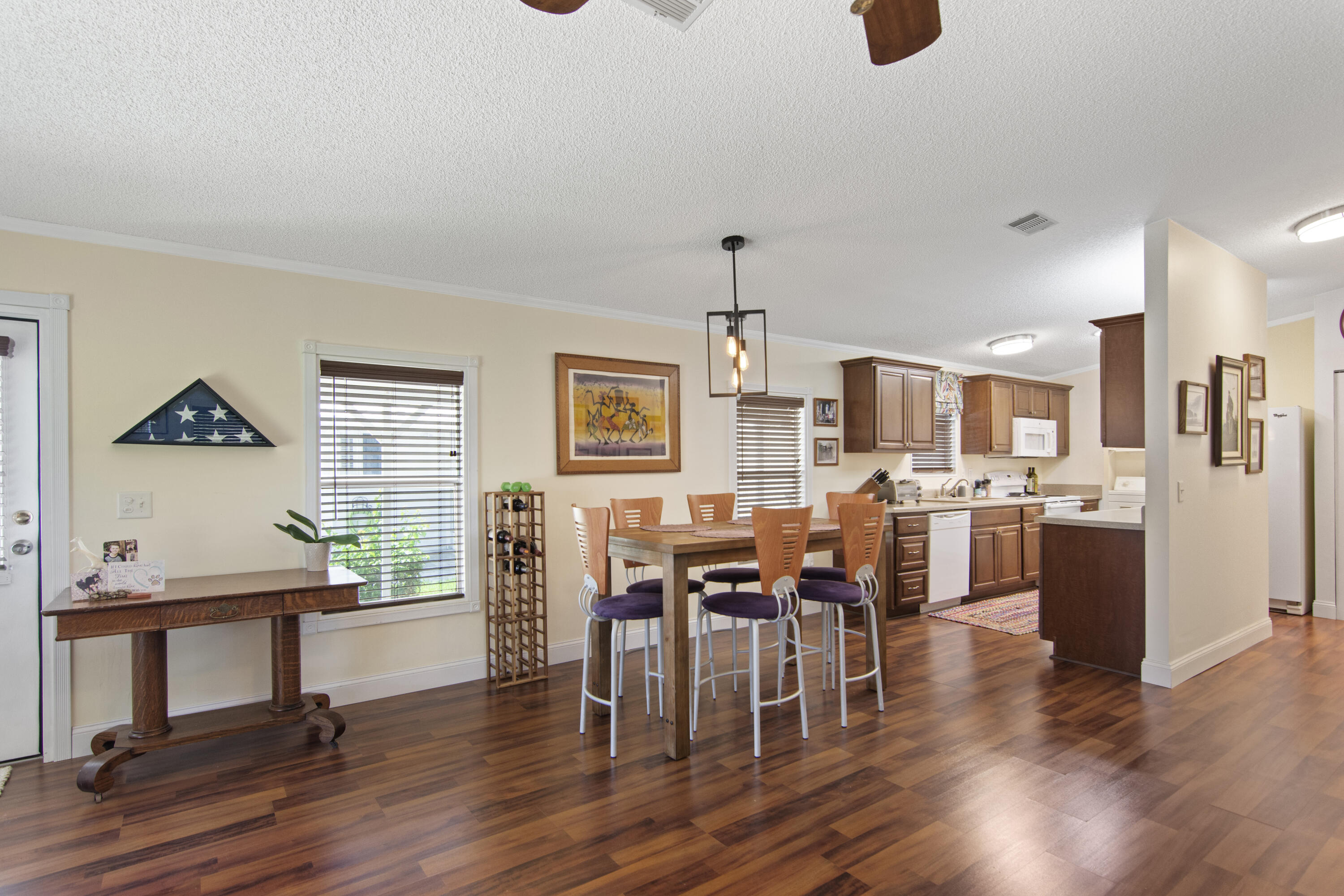 TROPICAL ISLES - Residential