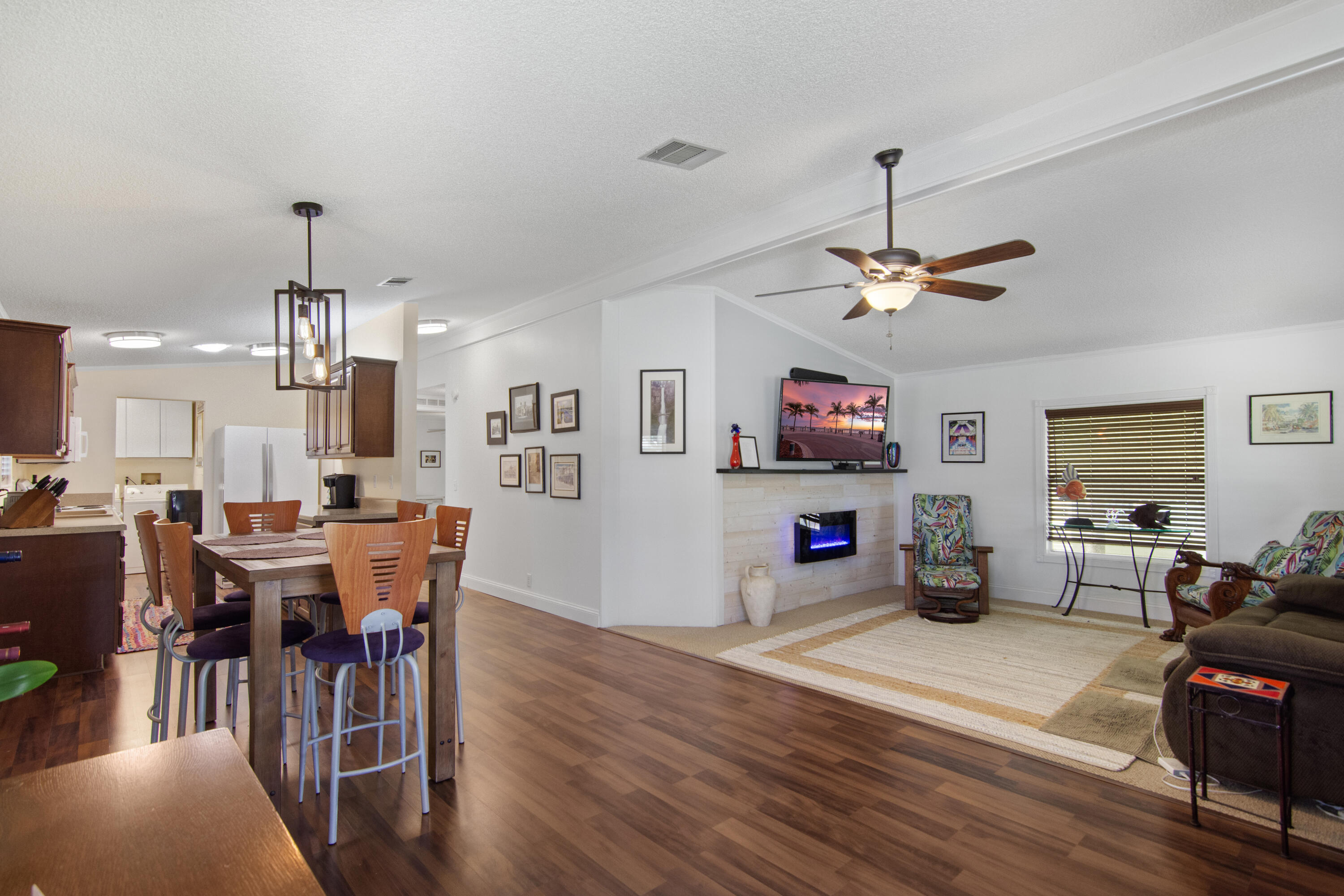 TROPICAL ISLES - Residential