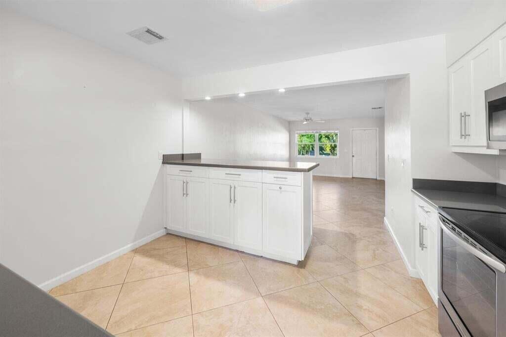 VENETIAN ISLES CO-OP - Residential Lease