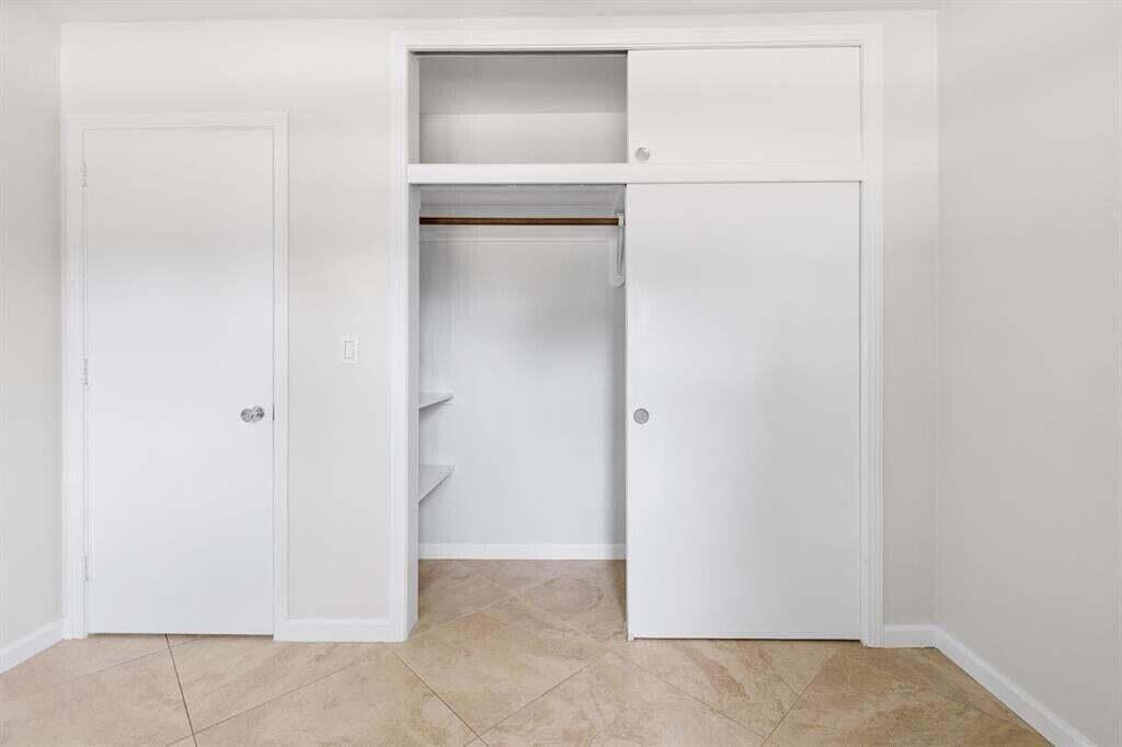 VENETIAN ISLES CO-OP - Residential Lease