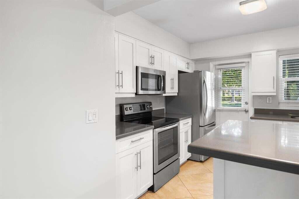 VENETIAN ISLES CO-OP - Residential Lease