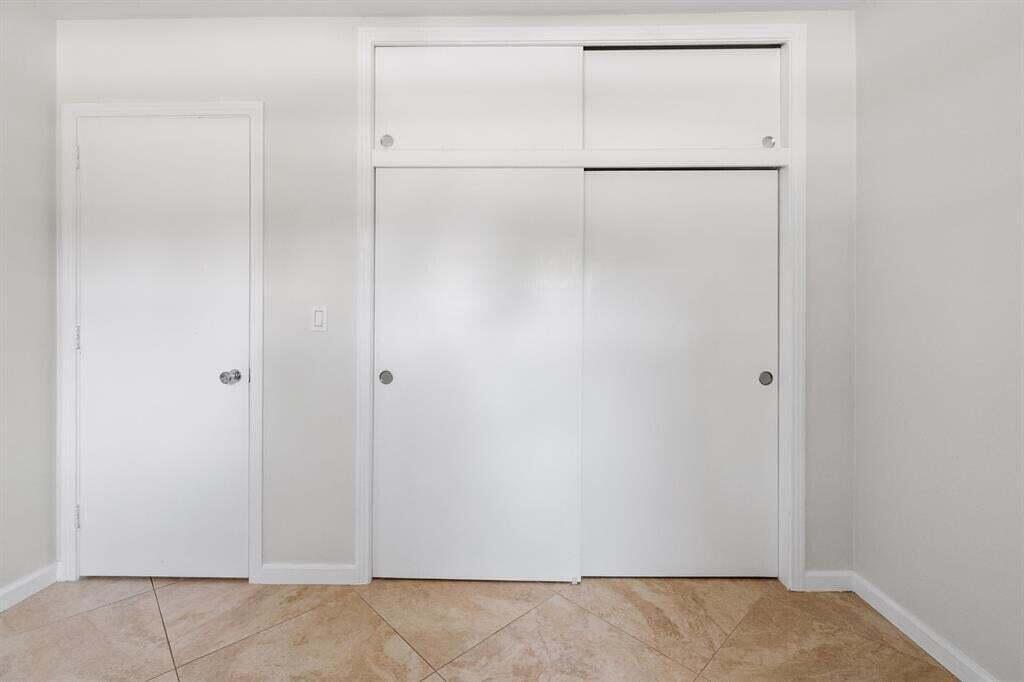VENETIAN ISLES CO-OP - Residential Lease