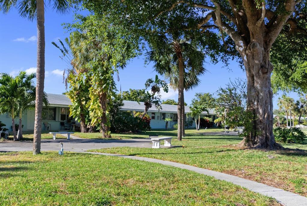 VENETIAN ISLES CO-OP - Residential Lease