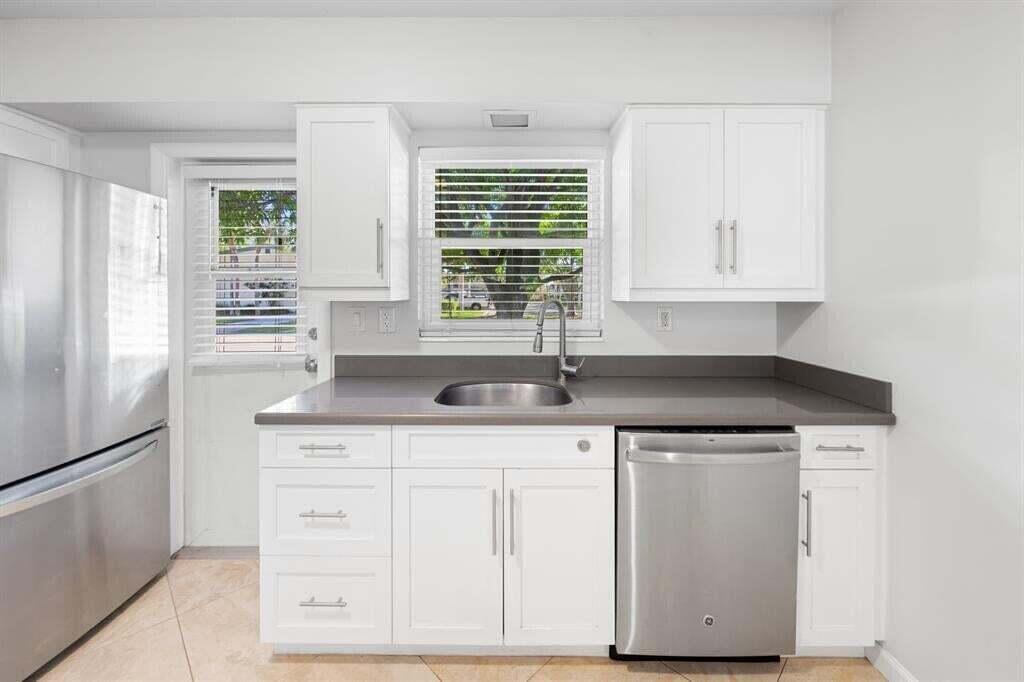 VENETIAN ISLES CO-OP - Residential Lease