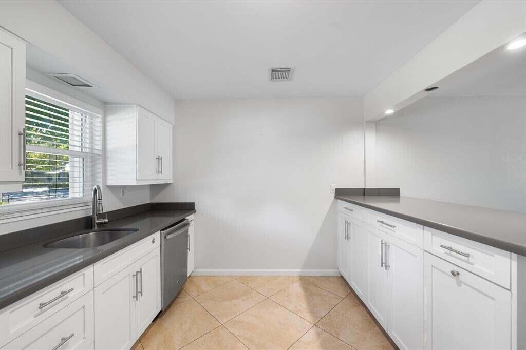 VENETIAN ISLES CO-OP - Residential Lease