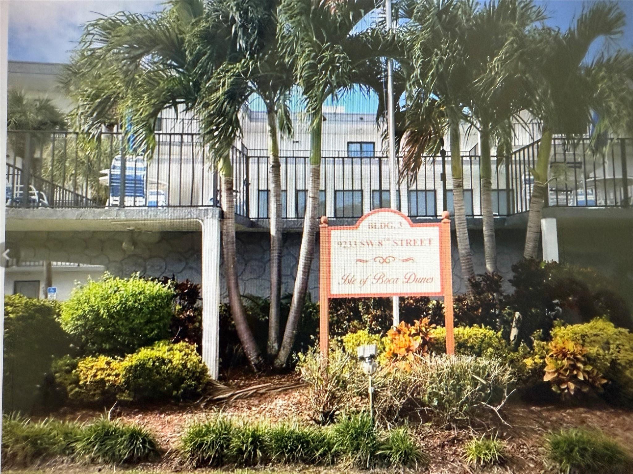 THIS IS A WONDERFUL INVESTOR OPPRORTUNITY, TENANT IN PLACE UNTIL DECEMBER PAYING $1890.00 PER MONTH. OWNER TO GIVE TENANT OPTION TO RENEW, GREAT TENANT FOR 7 YEARS.
BEAUTIFUL 2/2 FIRST FLOOR CONDO IN A QUIET 55 BUILDING. BAMBOO FLOORS, NEWER KITCHEN. WASHER/DRYER IN UNIT. ONE INDOOR CAT IS ALLOWED. ASSOCIATION REQUIRES 700 CREDIT SCORE AND ONE OCCUPANT MUST BE 55 YEARS OF AGE. BATHROOMS HAVE BEEN RENOVATED. MASTER BATH HAS A BEAUTIFULLY TILED STALL SHOWER WITH GLASS FRAME, NEW VANITIES AND MIRRORS. PARK RIGHT OUTSIDE YOUR FRONT DOOR. CONDO HAS HURRICANE SHUTTERS ON ALL WINDOWS. LOBBY REDONE AND UPDATED, BEAUTIFUL AREA.