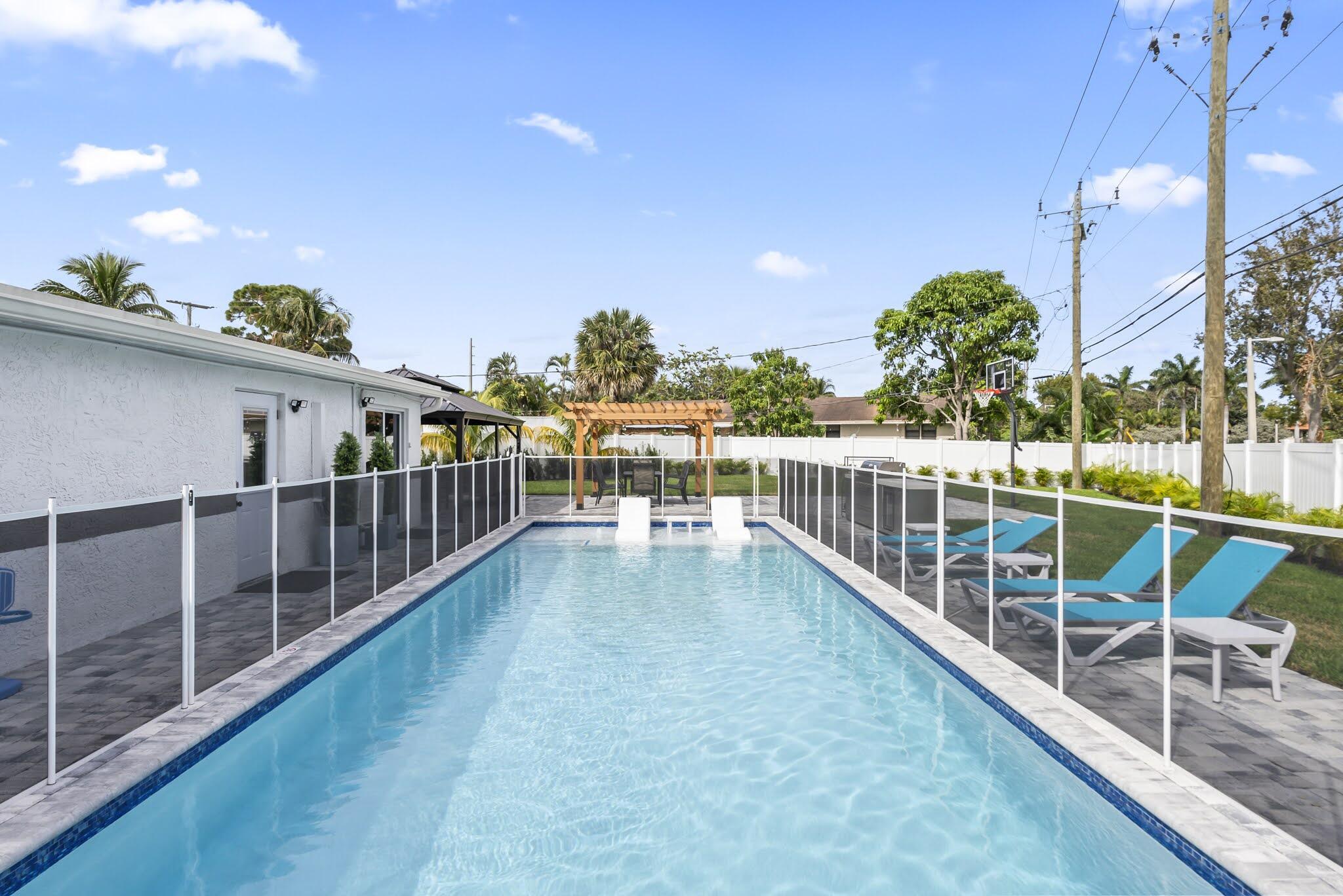 UNIVERSITY GARDENS - Residential Lease