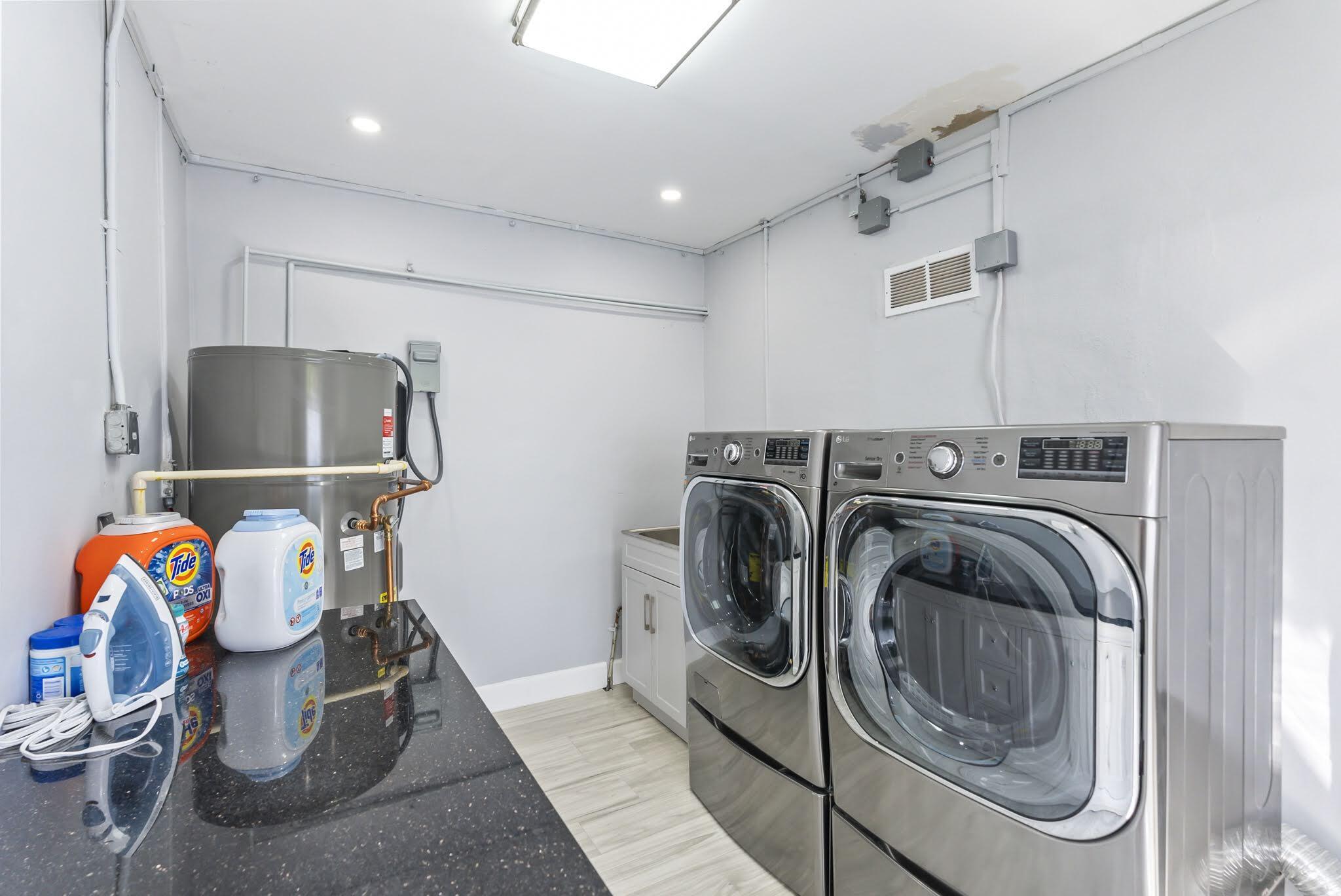UNIVERSITY GARDENS - Residential Lease