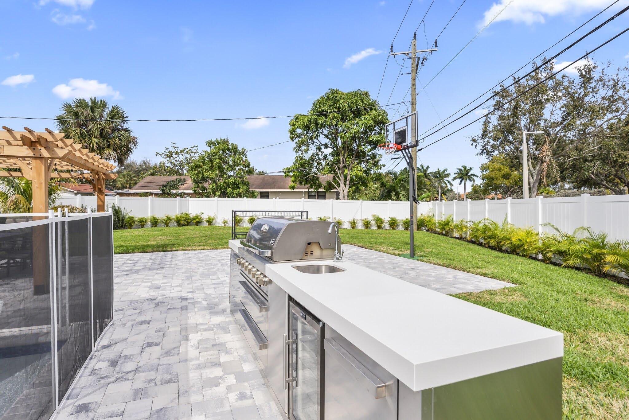 UNIVERSITY GARDENS - Residential Lease